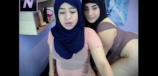  2 Lesbian Muslim Girls Kissing on Webcam Showing Arab Ass | Naseera
